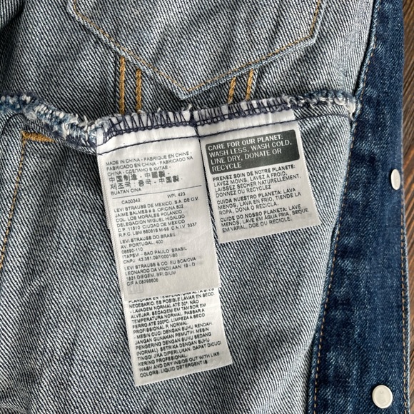 Levi’s Ex-Boyfriend Trucker Denim Jacket - Picture 8 of 12